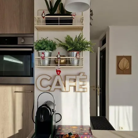 Cozy 3 Minutes From The