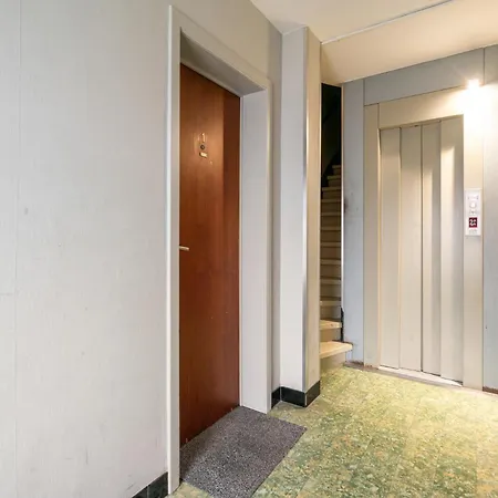 公寓 Cozy 3 Minutes From The 布兰肯贝赫