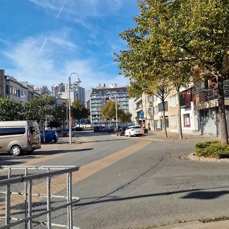 公寓 Cozy 3 Minutes From The 布兰肯贝赫